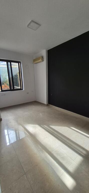 🏠 Villa 2+1 + entrance 1+1 for rent 📍 Rruga e Dibrës, near Selvia
