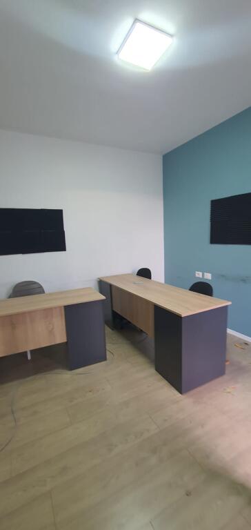 AMBIENT ZYRE PER QERA TEK RRUGA E KAVAJES