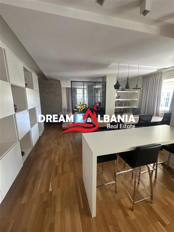 Ufficio in affitto a Bllok, Tirana (ID 42611194).