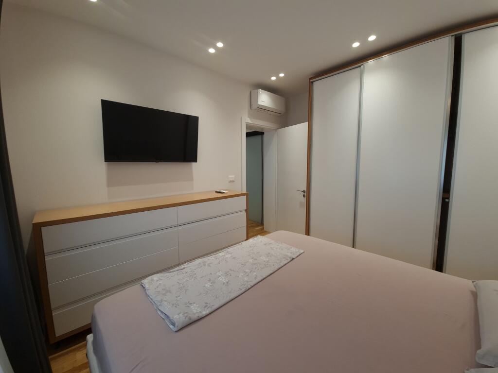 1+1,arredato vicino al residence garden, via Kavaja, prezzo 750 euro