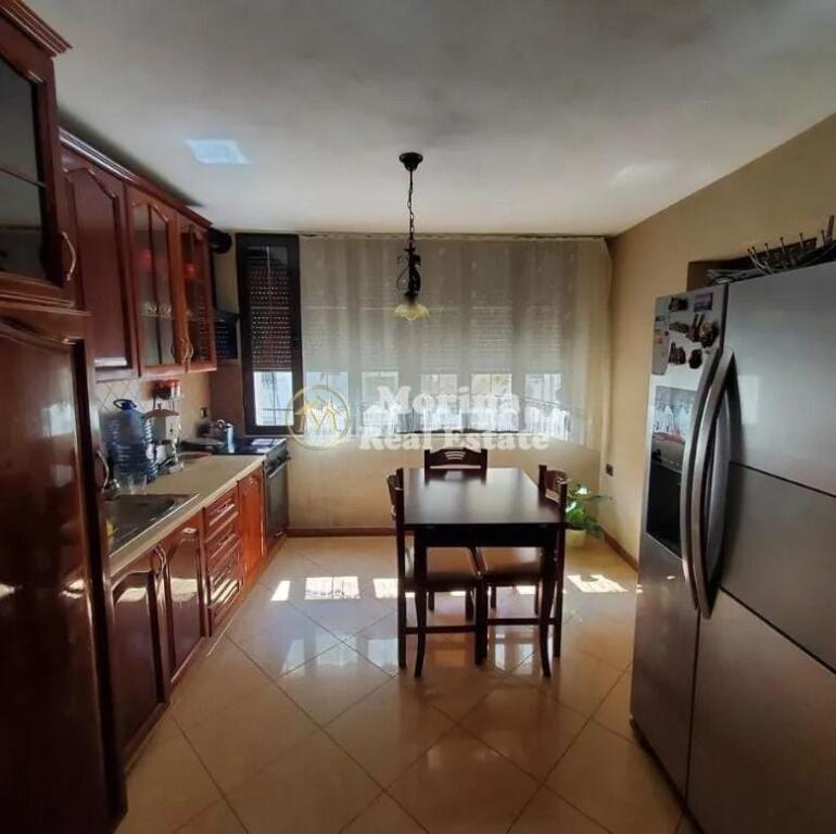 Shitet Apartament 3+2+1 ,21 Dhjetori, 231.750 Euro