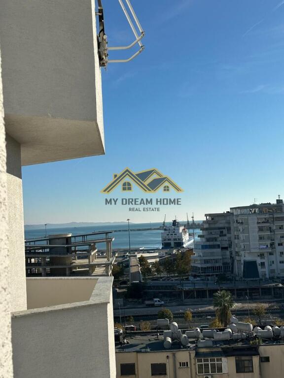 Shitet Apartament 3+1 Prane Stacionit Trenit Durres!