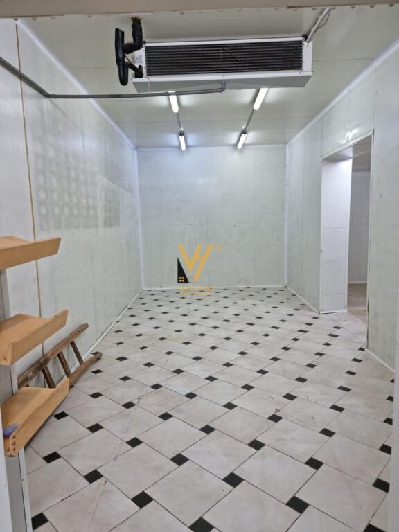 WAREHOUSE 300 M2 FOR SALE IN SELITE 360,000 EURO