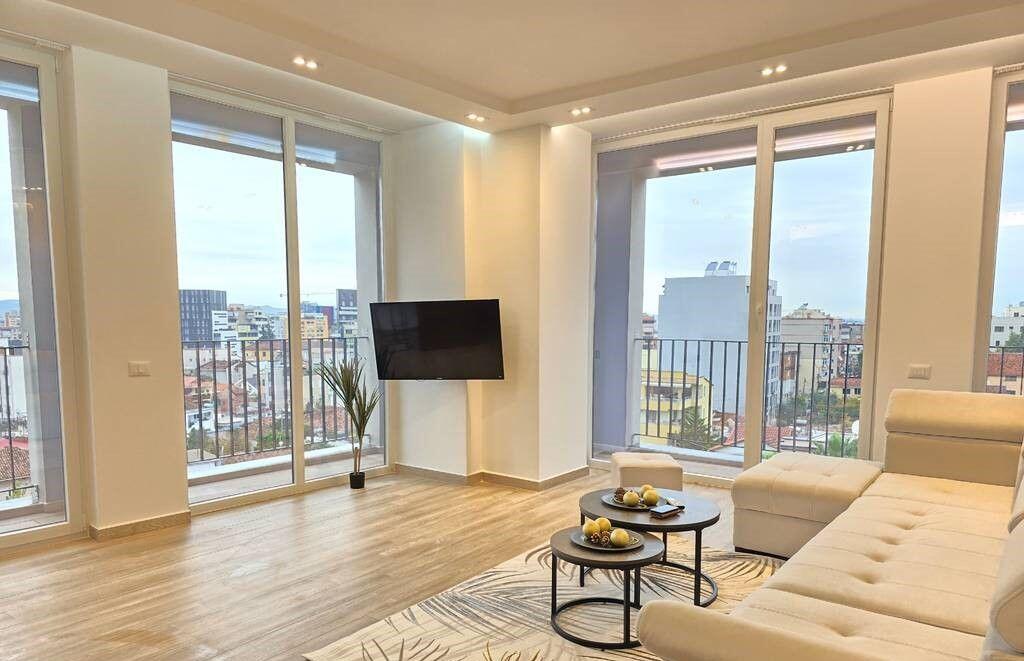 Japim me qira apartament modern 2+1+2+ Post Parkimi, pranë Shkollës së Kuqe.