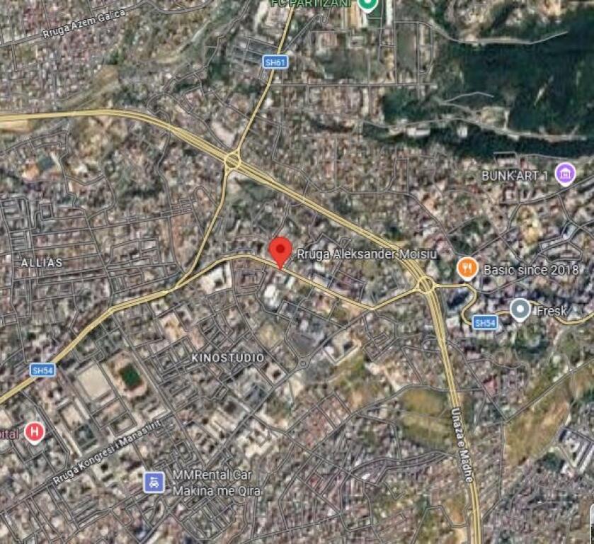 Jepet dyqan me qera tek Rruga Aleksandër Moisiu Id(42711145).