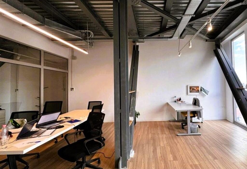 Ufficio arredato presso il Comune di Parigi, vicino a Kika 2!