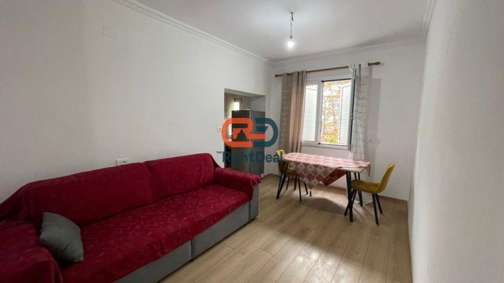 Ne Ish-Bllok, Jepet Me Qira Apartament 2+1, Me Lokacion Ideal!!!