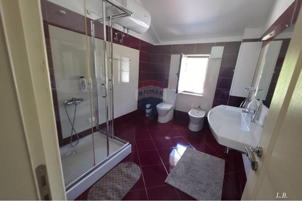 Apartament me qira pranë Liqenit të Tiranës
