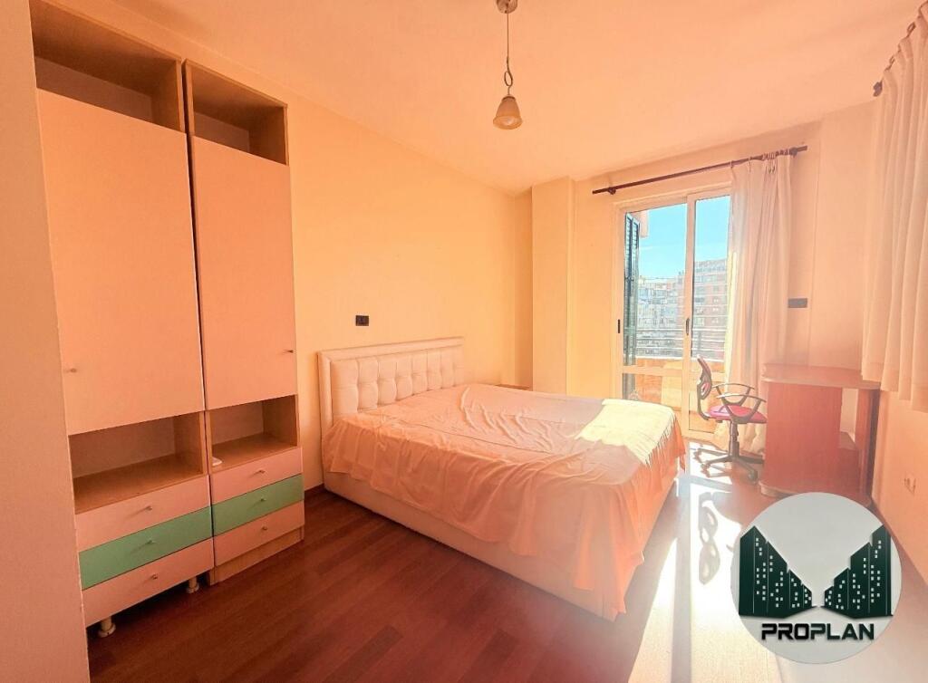 APPARTAMENTO E PARCHEGGIO A BLLOK PER UFFICIO O ABITAZIONE