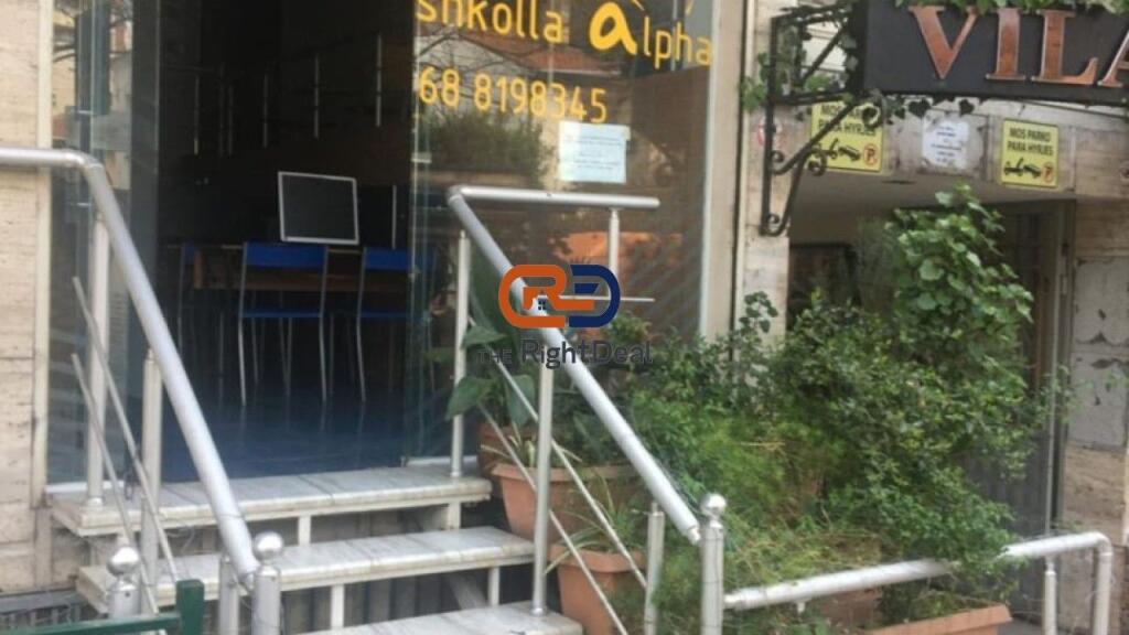 Tek Shkolla e Kuqe, Shitet Dyqan, Buze Rruge!!