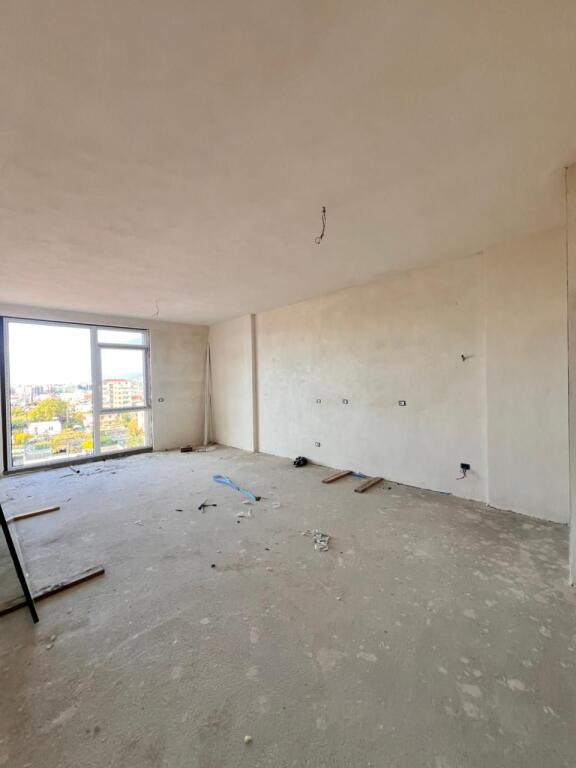 Vendesi in vendita 2+1 tra Bulevardi i Ri e Rruga Siri Kodra