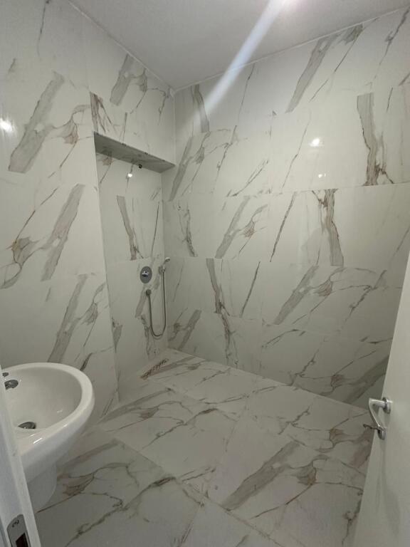 🏢Rruga e Barrikadave,prane Shkolles 9-vjecare”Lidhja e Prizrenit”shitet apartament 2+1+2, 295,000 EURO