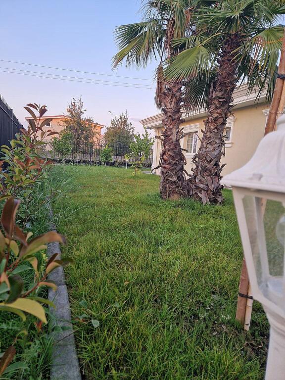 Vila luksi,5 km nga plazhi Qerretit,(hyrje te unazes veriore Kavaje)