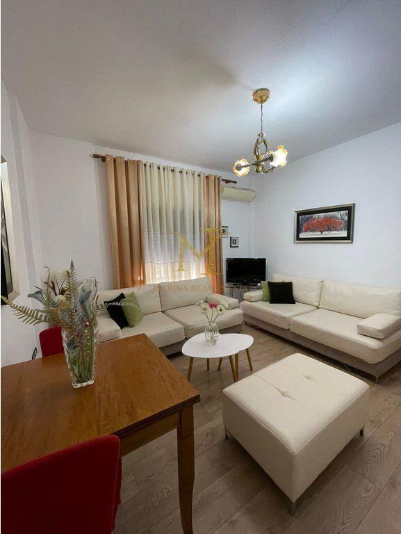 Rent apartment 1+1 Durres, near the market