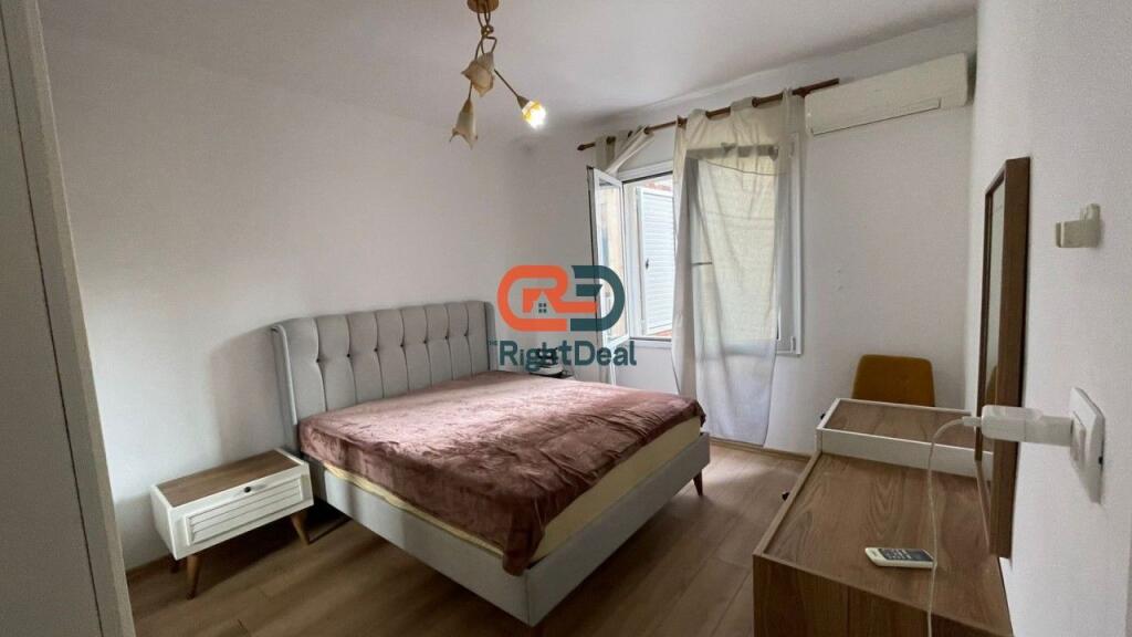 Ne Ish-Bllok, Jepet Me Qira Apartament 2+1, Me Lokacion Ideal!!!