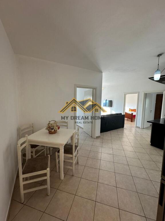 Shitet Apartament 3+1 Prane Stacionit Trenit Durres!