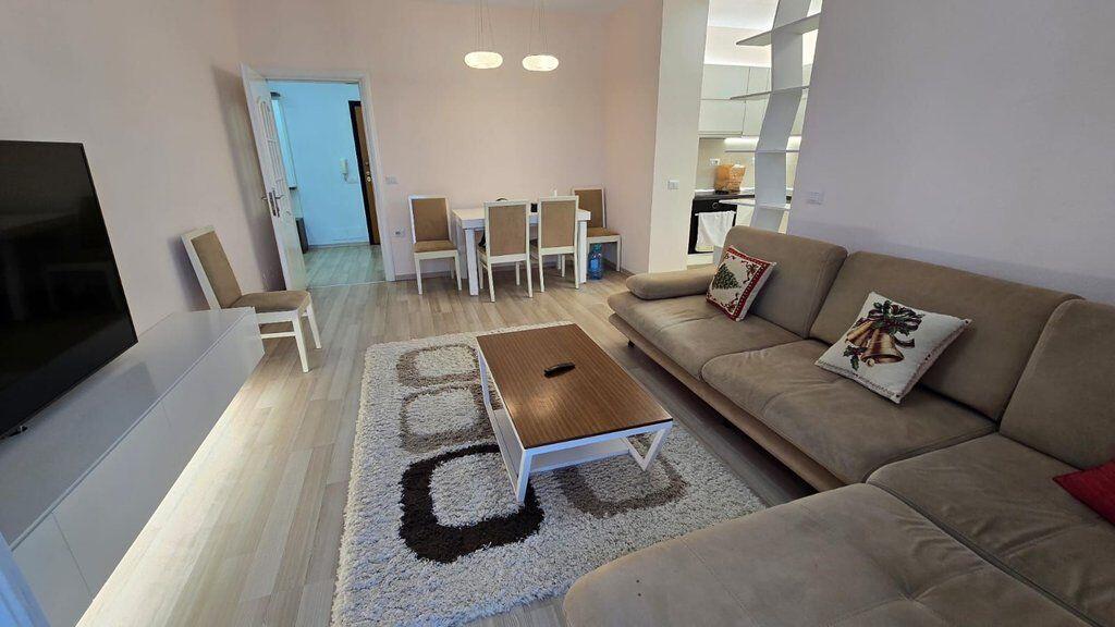 Appartamento 2+1 in affitto a 9 Katshet vicino a Piazza Skenderbej !