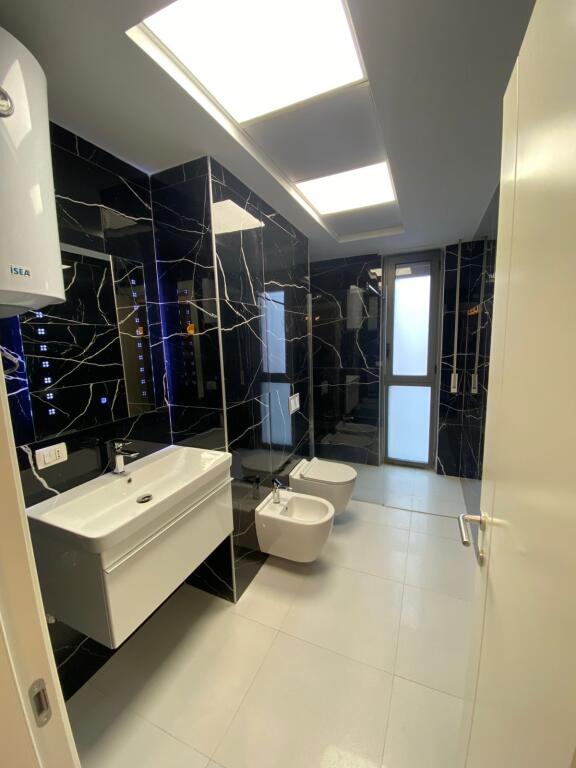 Jepet me qira 2+1+2+parkim FIORI DI BOSKO 800€