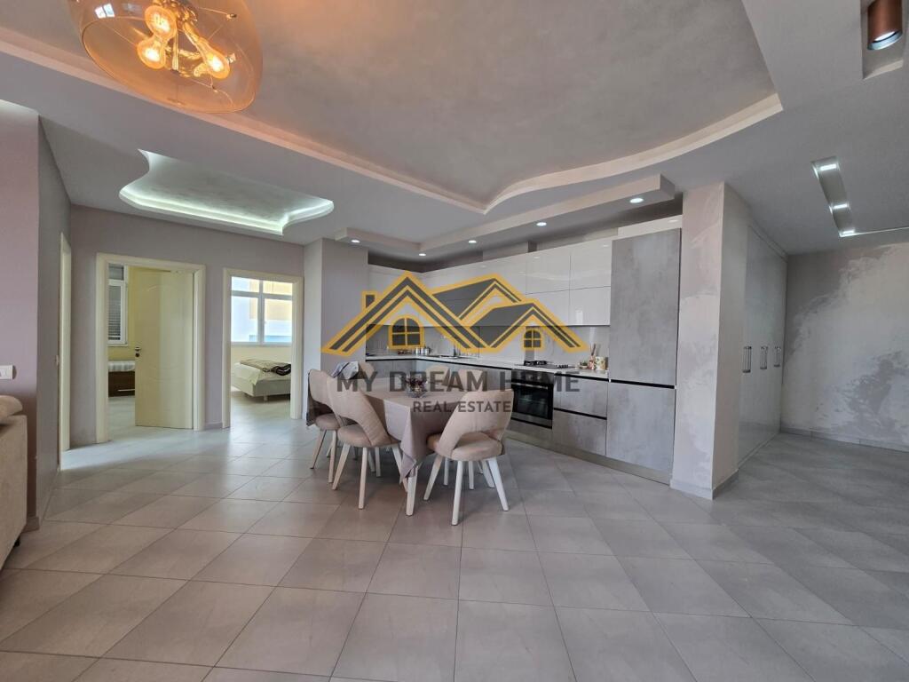 VENDESI APPARTAMENTO 2+1 CENTRO DURRES