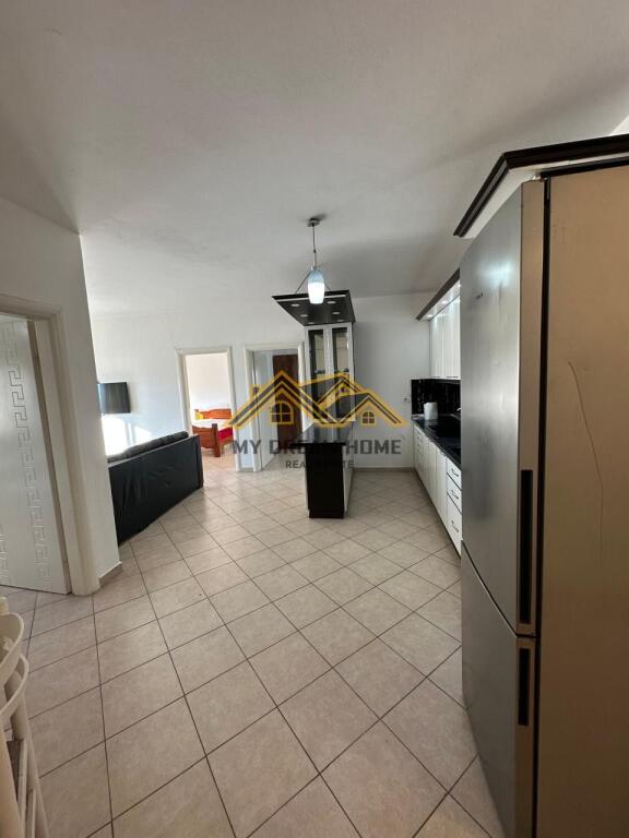 Shitet Apartament 3+1 Prane Stacionit Trenit Durres!