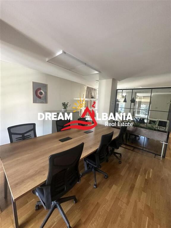 Ufficio in affitto a Bllok, Tirana (ID 42611194).