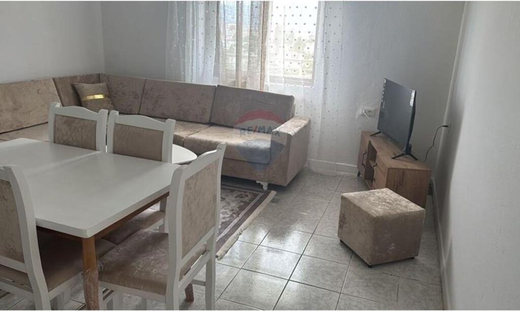 Jepet me qira kati i një vile prane Top Channel!