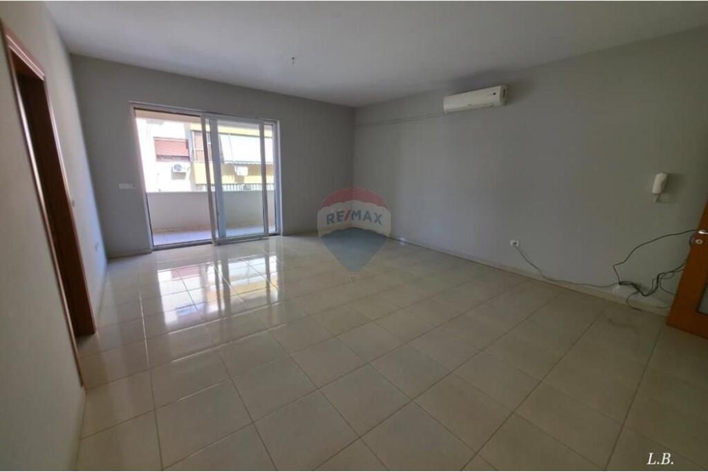 Locale per uffici in affitto in Via Bogdaneve !