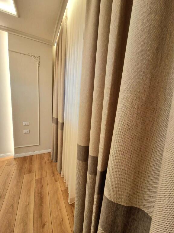 Vila luksi,5 km nga plazhi Qerretit,(hyrje te unazes veriore Kavaje)