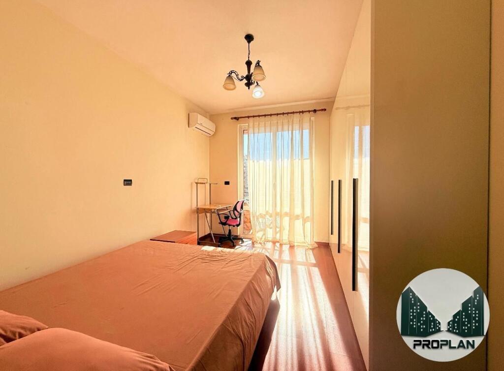 APPARTAMENTO E PARCHEGGIO A BLLOK PER UFFICIO O ABITAZIONE