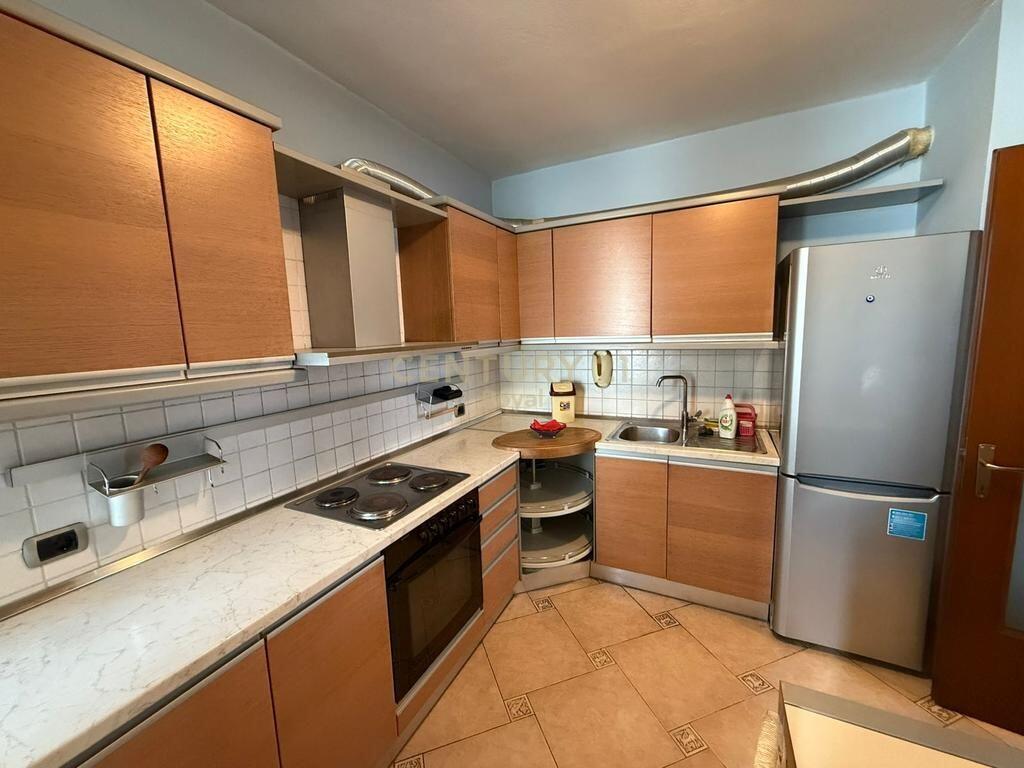 🏡 Jepet me Qira Apartament 2+1+2 – Rruga e Elbasanit, Tiranë