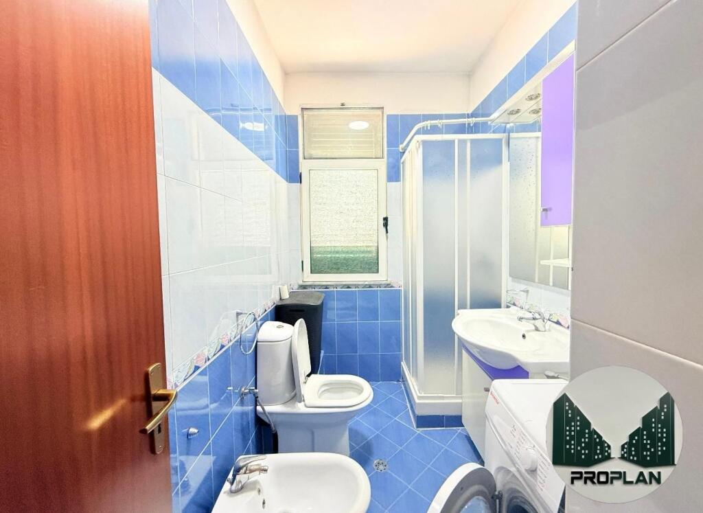 APPARTAMENTO E PARCHEGGIO A BLLOK PER UFFICIO O ABITAZIONE