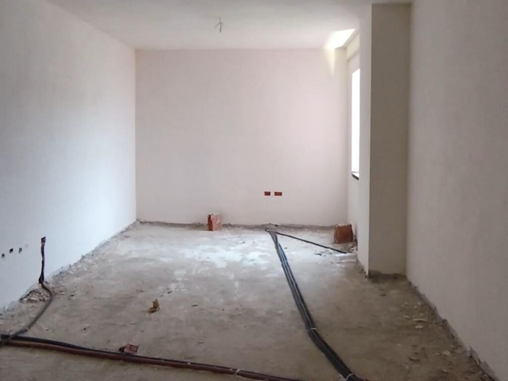 Vendesi in vendita 1+1, Paskuqan, Vicino alla Scuola