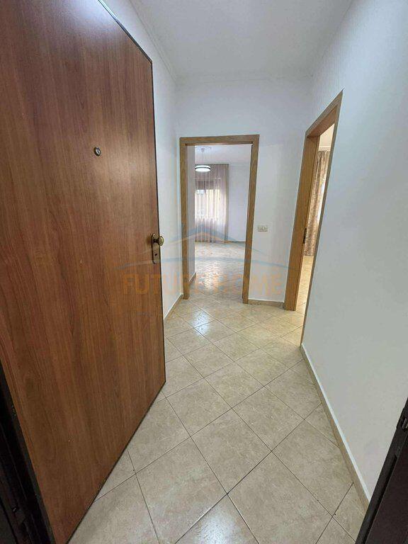 Shitet , Apartament 2+1+2 te “Lin” Yzberisht , Tirane