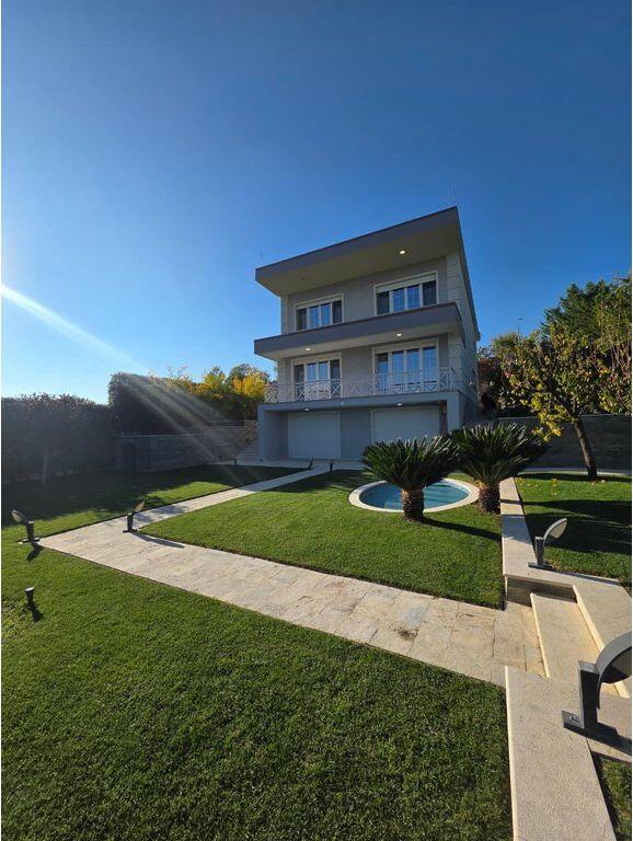 3-Storey Villa for Sale in Lunder Teg