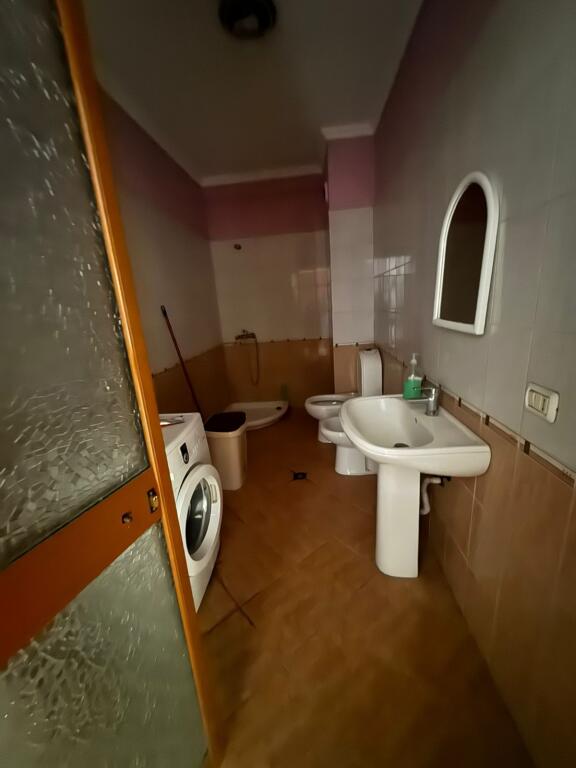 Appartamento 2+1, Astir!