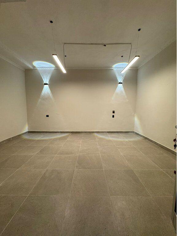 JEPET ME QERA AMBIENT KOMERCIAL TE ISH STACIONI I FUNDIT I TIRANES SE RE!