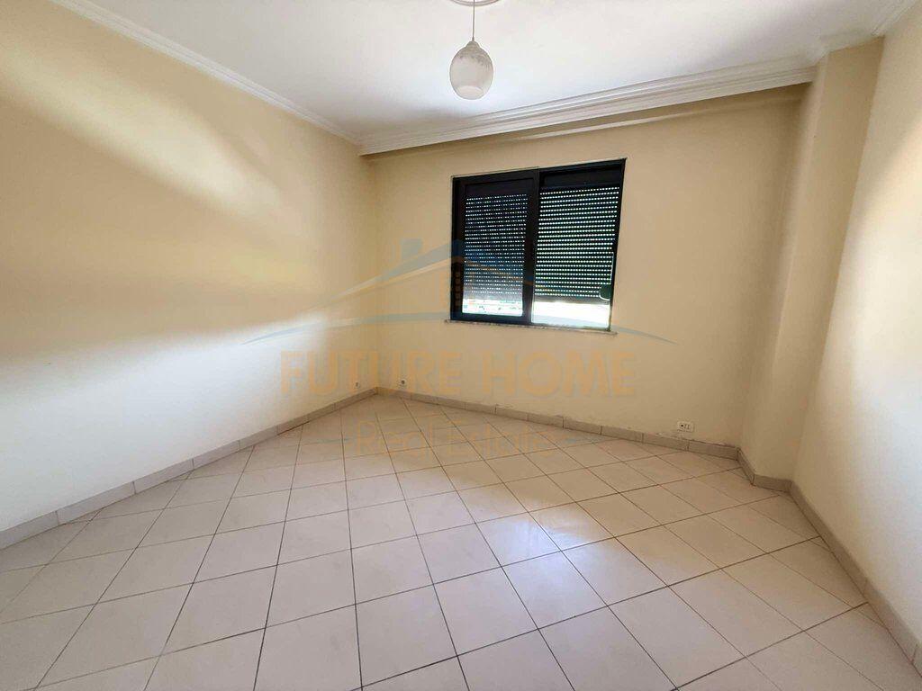 Rent, Apartment 2+1, Kamëz. 350 €,UNA55178