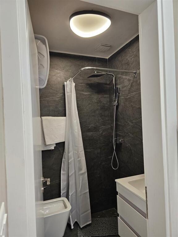 Monolocale in affitto in via Fortuzi vicino al Ministero della Giustizia.