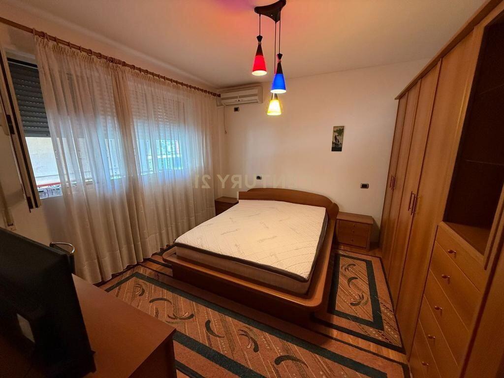 APARTAMENT 2+1+2 ME QERA  TE RRUGA E ELBASANIT