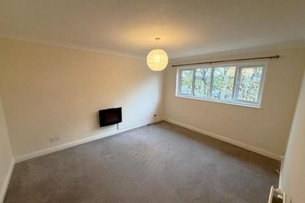 Zyre Me Qera 2+1 Ne Qender (ID BZ2732) Tirane