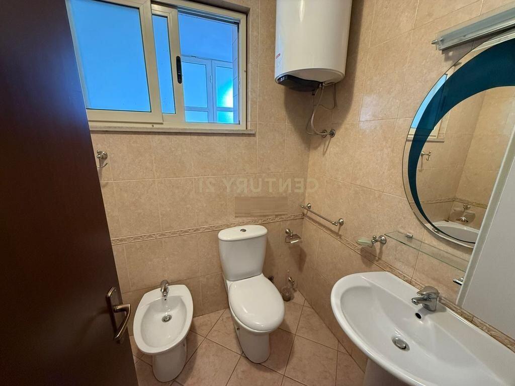 APARTAMENT 2+1+2 ME QERA  TE RRUGA E ELBASANIT