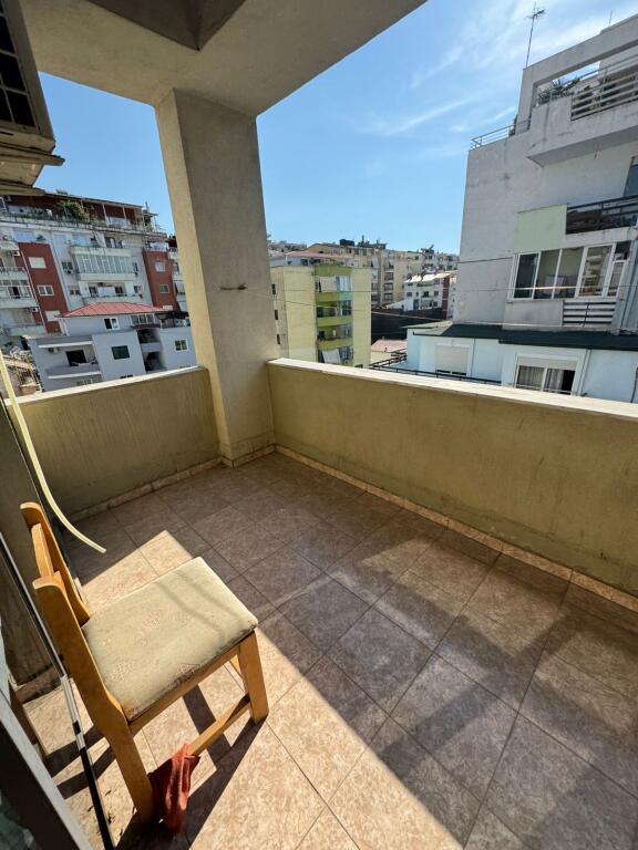 JEPET ME QERA APARTAMENT 1+1 30000 LEKE KRISTAL CENTER