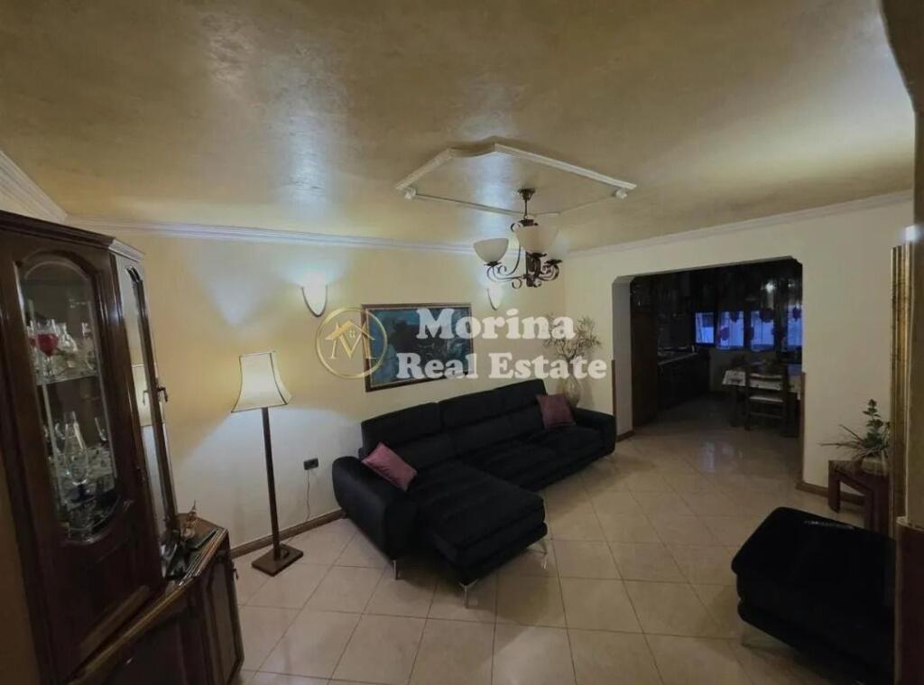 Shitet Apartament 3+2+1 ,21 Dhjetori, 231.750 Euro