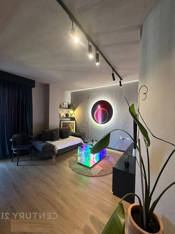 OFOHET ME QIRA APARTAMENT 1+1+BALLKON TEK BULEVARDI ZOGU I PARE