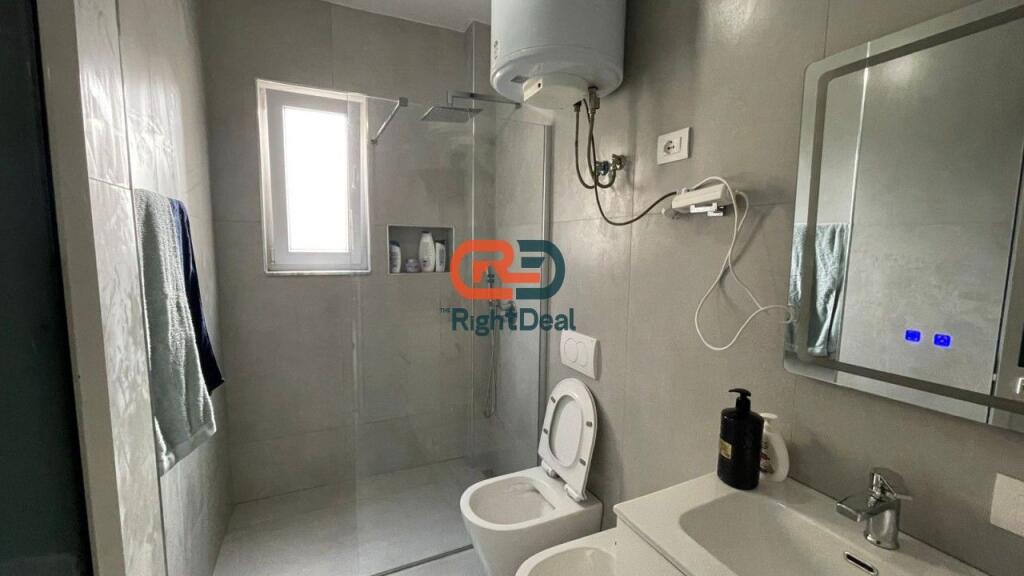 Ne Ish-Bllok, Jepet Me Qira Apartament 2+1, Me Lokacion Ideal!!!