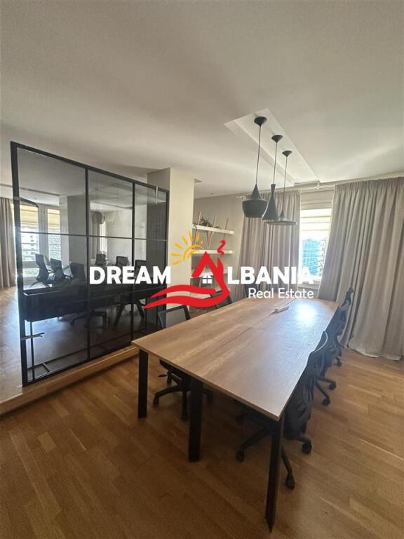 Ufficio in affitto a Bllok, Tirana (ID 42611194).