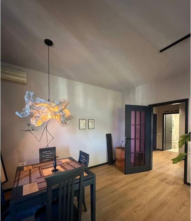 Appartamento elegante 1+1 con balcone e vista panoramica – Viale “Zogu i Parë”, Centro, 650€/mese