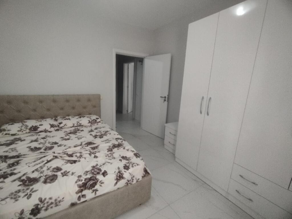 Appartamento 1+1 con Garage vicino al Mare – Shkëmbi i Kavajës 350 Euro