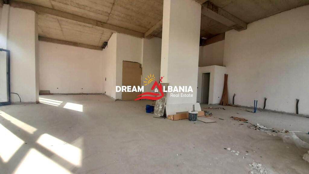 Jepet me qera Dyqan Post parkimi ne Laprake prane Hotel Relax, Tirane(ID 4271945).