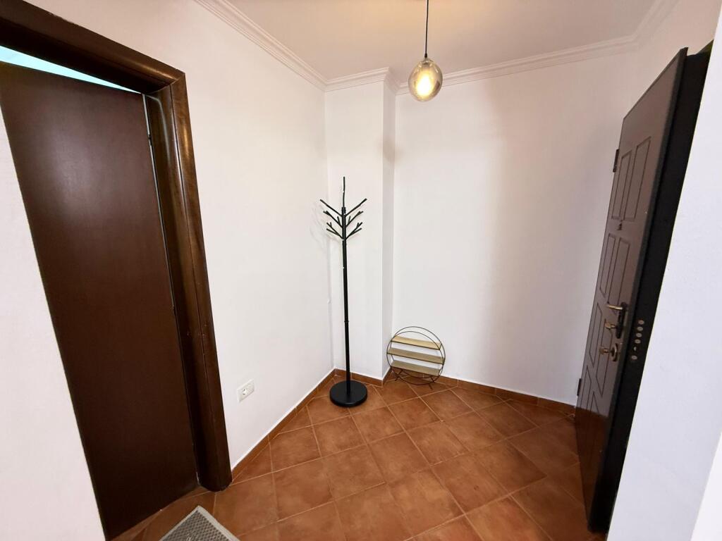 🏠 Jepet me qira apartament 1+1 📍 Zona: Myslym Shyri, Tiranë